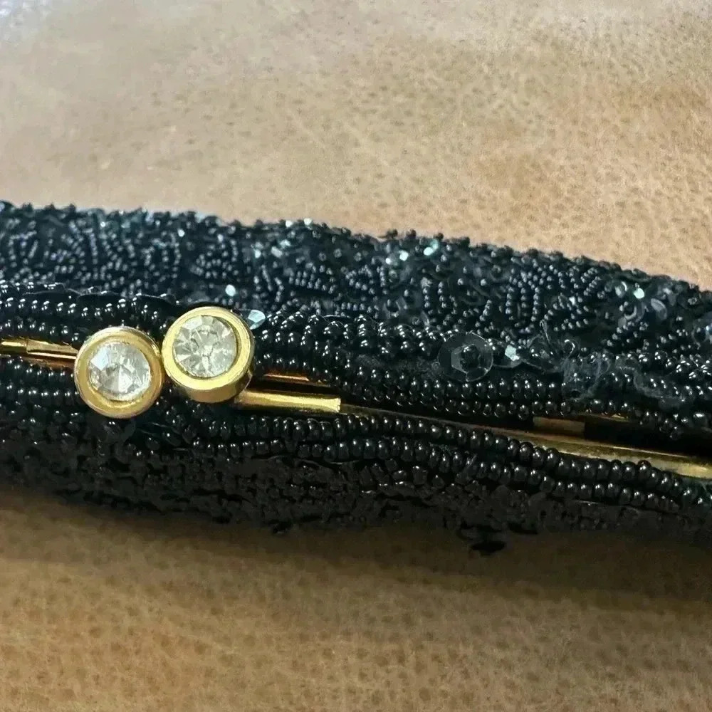 A SAFCO BAG Black Beaded and Sequin Kiss Closure Clutch - Picture 7 of 8